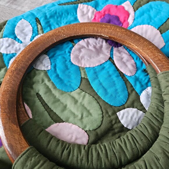 RT Import Boho Multicolor Hawaii Tropical Floral Purse Wood Handle Quilted Bag - Picture 15 of 16